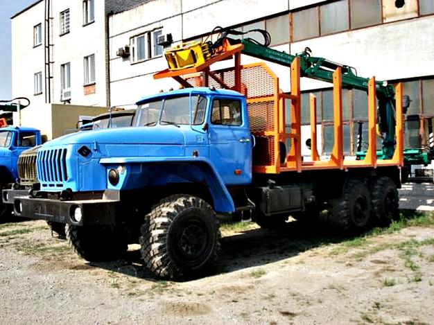 Сортиментовозный тягач на шасси Урал 2008 г.